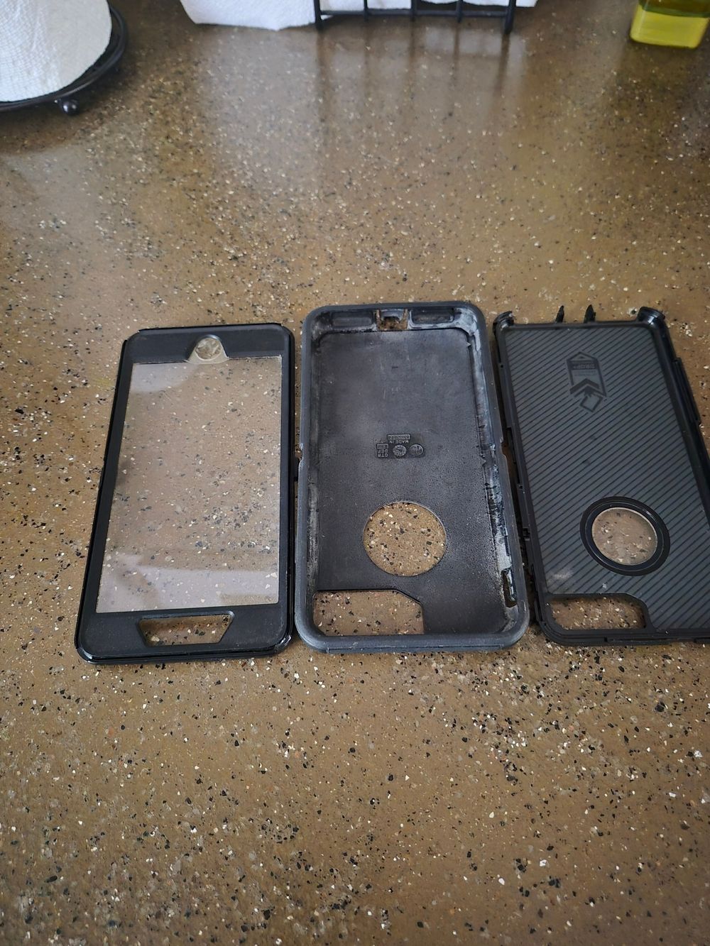 Apple iPhone 7. Unlocked. Works Great. Includes Otter Box Cover - Picture 7 of 7